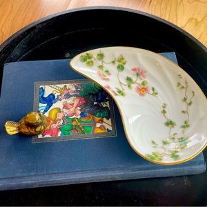 Shell shaped trinket china dish